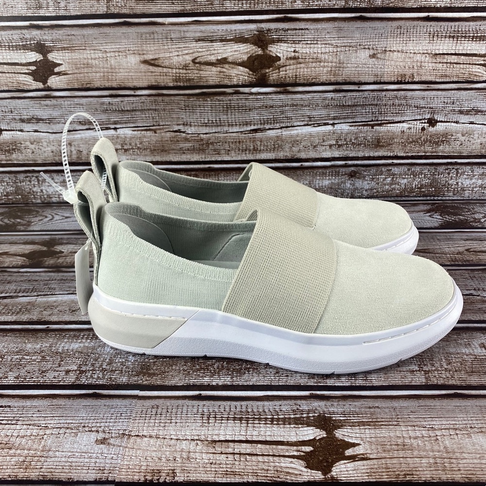 NWT Under Armour Sportswear slip-ons - Picture 1 of 6